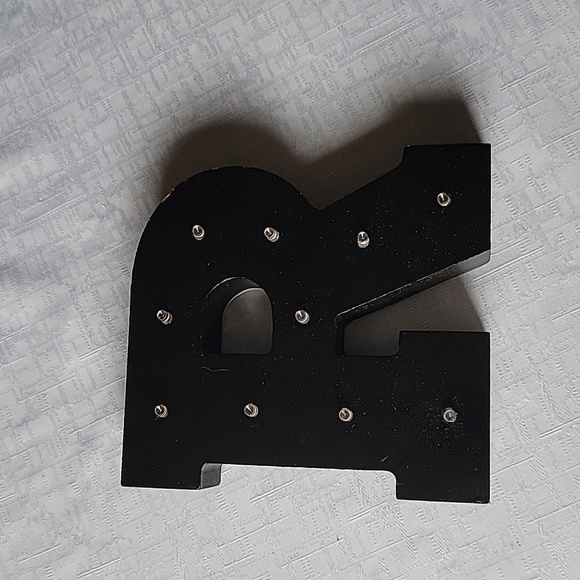 Letter R wall decor - Picture 1 of 2